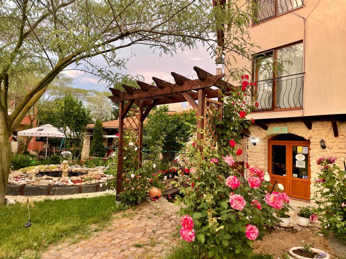 ヴァマ・ヴェケ Vamabel House Bed & Breakfast エクステリア 写真